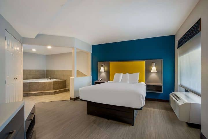 Room 13 of 31